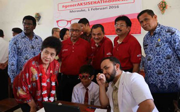 Bersama Menkes Nila Moeloek, Astra Tuntaskan Pembagian 9.048 Kacamata di Merauke